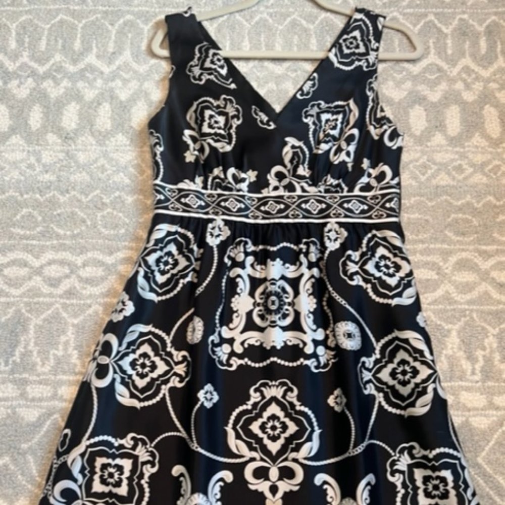 NWOT- White House Black Market 100% Silk Sleeveless Dress Womens Size 6